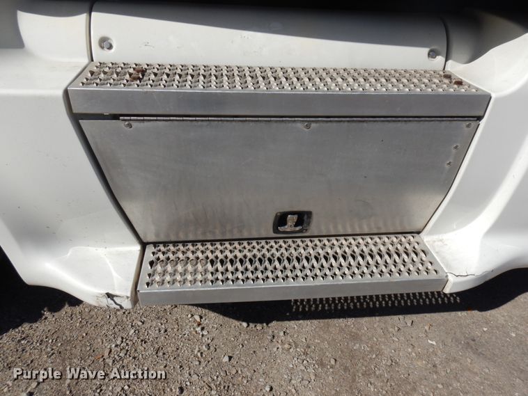 image for item HD9096 2012 Peterbilt 587  semi truck