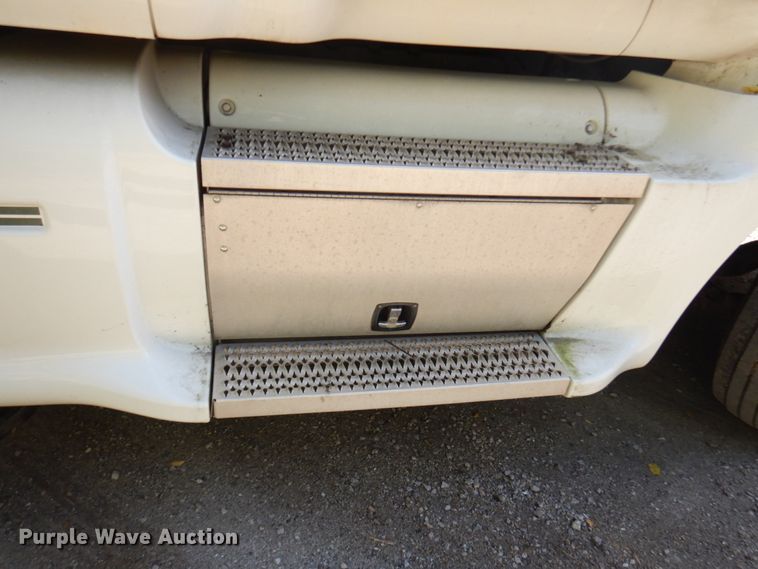 image for item HD9096 2012 Peterbilt 587  semi truck