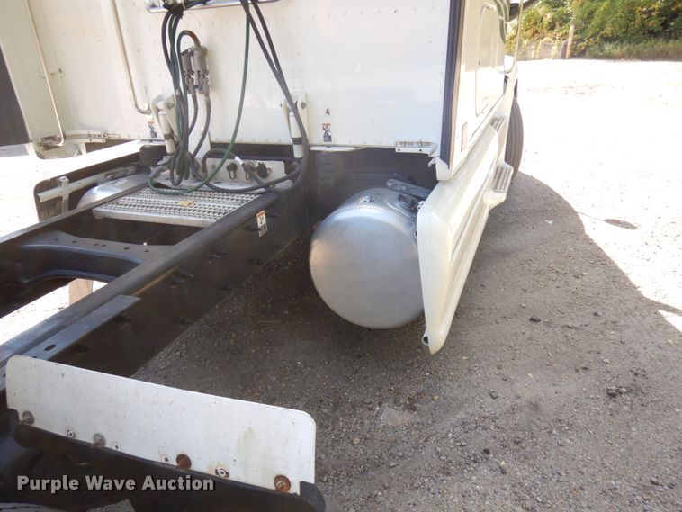 image for item HD9096 2012 Peterbilt 587  semi truck