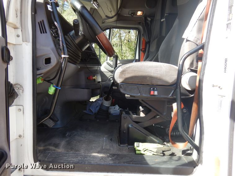 image for item HD9096 2012 Peterbilt 587  semi truck