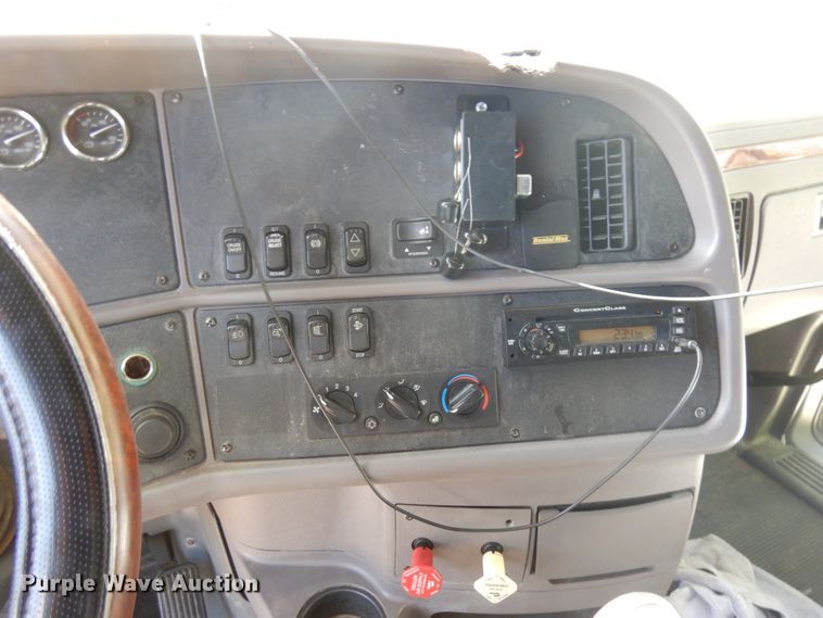 image for item HD9096 2012 Peterbilt 587  semi truck