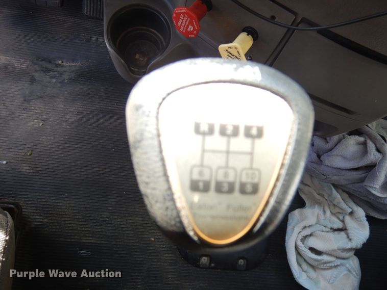 image for item HD9096 2012 Peterbilt 587  semi truck