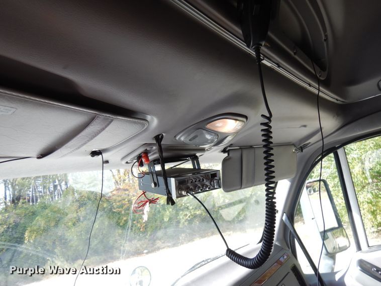 image for item HD9096 2012 Peterbilt 587  semi truck