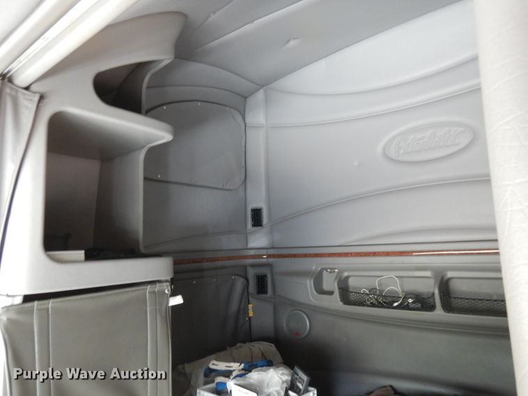 image for item HD9096 2012 Peterbilt 587  semi truck