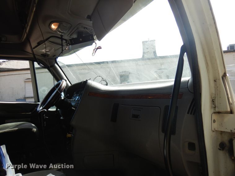 image for item HD9096 2012 Peterbilt 587  semi truck