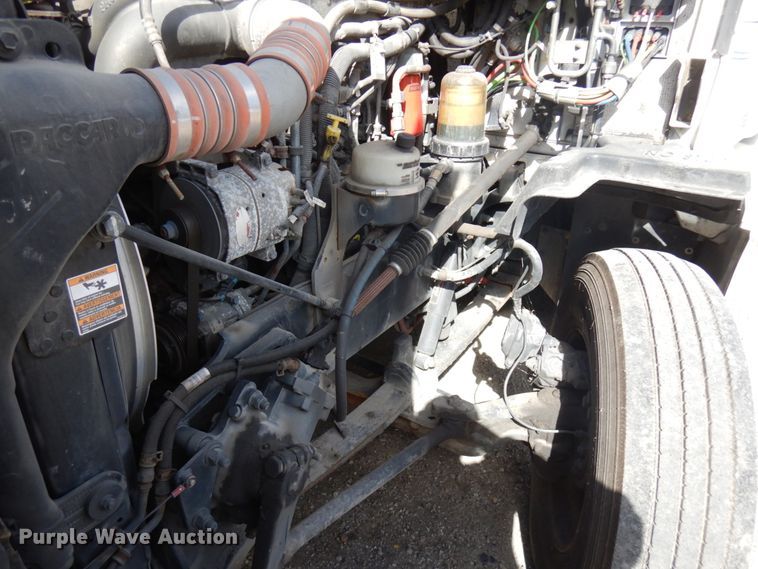 image for item HD9096 2012 Peterbilt 587  semi truck