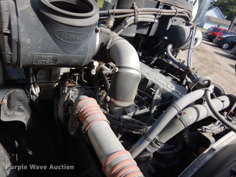 image for item HD9096 2012 Peterbilt 587  semi truck