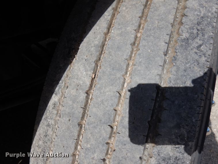 image for item HD9096 2012 Peterbilt 587  semi truck