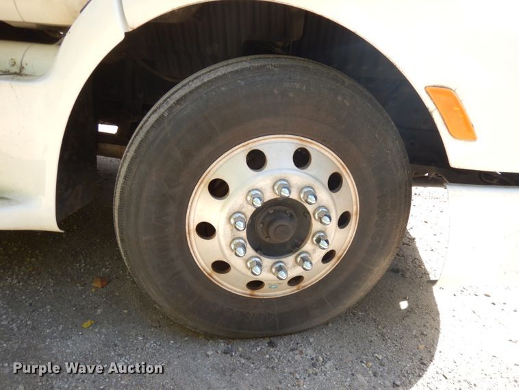 image for item HD9096 2012 Peterbilt 587  semi truck