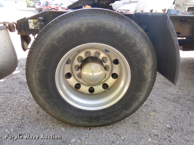 image for item HD9096 2012 Peterbilt 587  semi truck