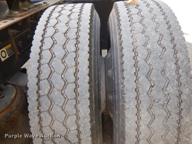 image for item HD9096 2012 Peterbilt 587  semi truck