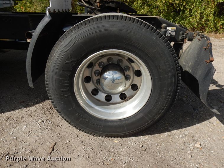 image for item HD9096 2012 Peterbilt 587  semi truck