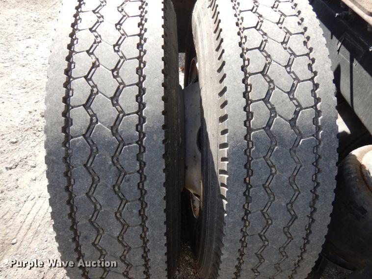 image for item HD9096 2012 Peterbilt 587  semi truck