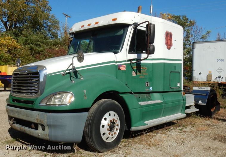 image for item HD9101 2007 Freightliner Columbia  semi truck