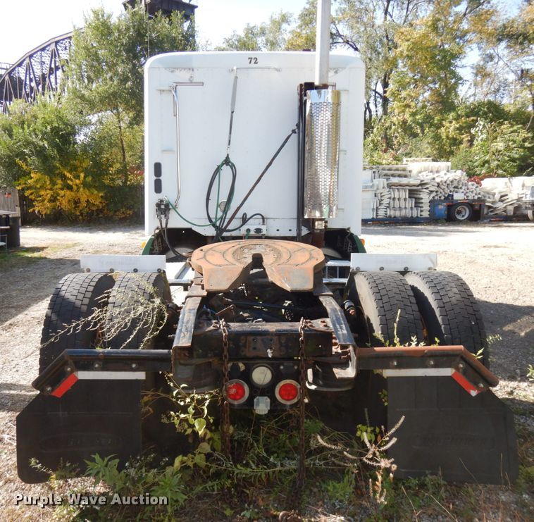 image for item HD9101 2007 Freightliner Columbia  semi truck