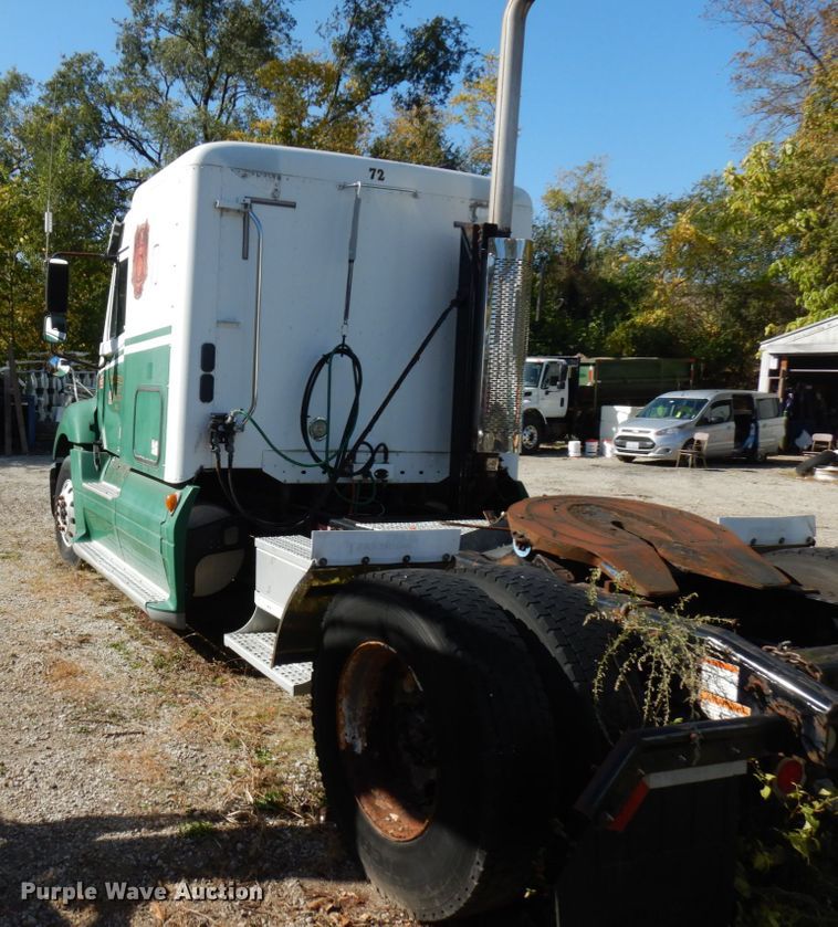 image for item HD9101 2007 Freightliner Columbia  semi truck