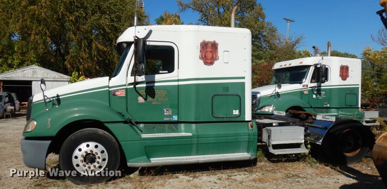 image for item HD9101 2007 Freightliner Columbia  semi truck