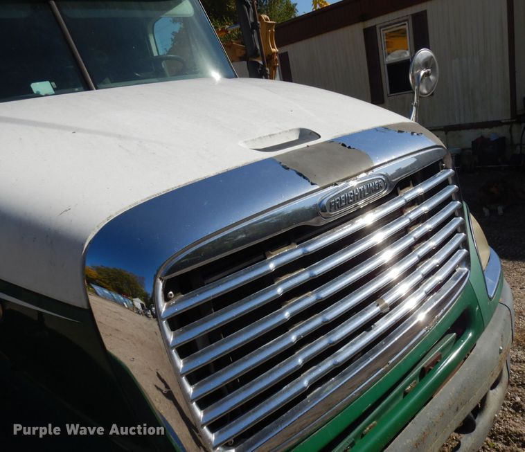 image for item HD9101 2007 Freightliner Columbia  semi truck