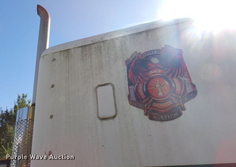 image for item HD9101 2007 Freightliner Columbia  semi truck