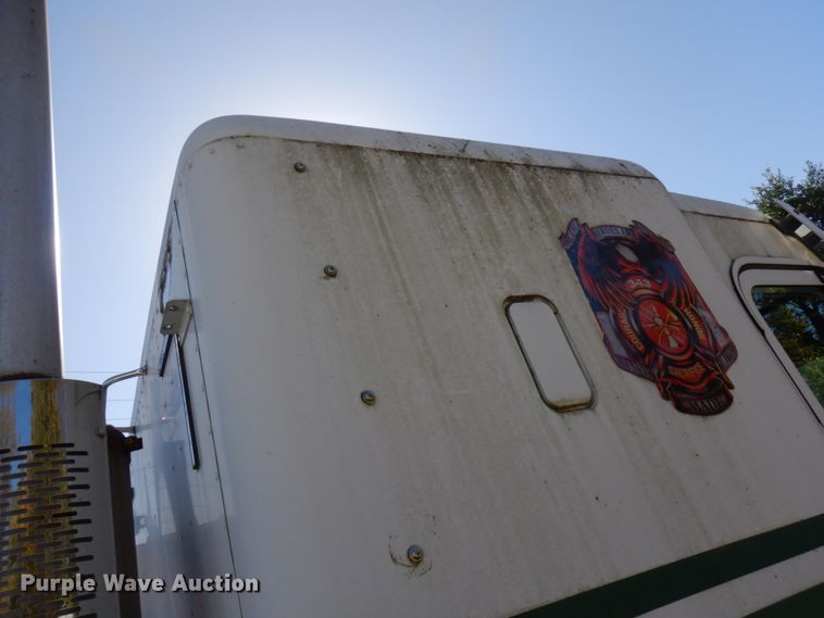 image for item HD9101 2007 Freightliner Columbia  semi truck