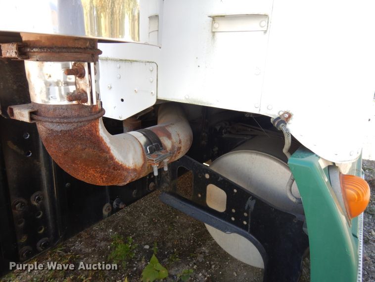 image for item HD9101 2007 Freightliner Columbia  semi truck