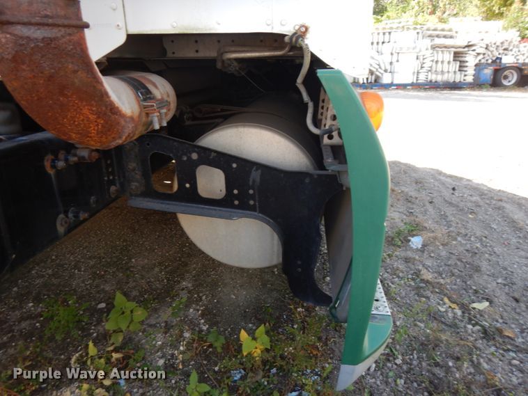 image for item HD9101 2007 Freightliner Columbia  semi truck