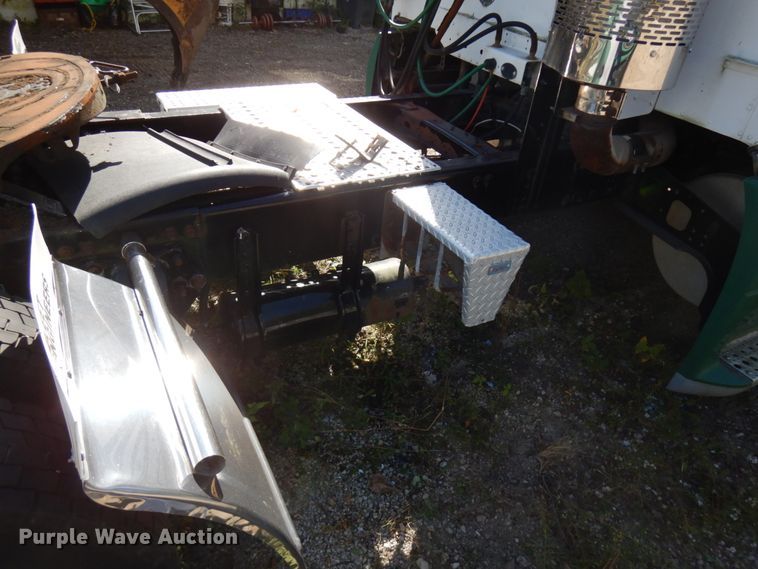 image for item HD9101 2007 Freightliner Columbia  semi truck