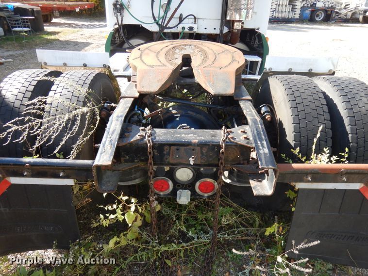 image for item HD9101 2007 Freightliner Columbia  semi truck