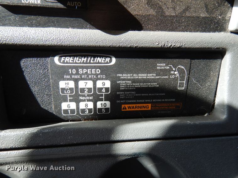 image for item HD9101 2007 Freightliner Columbia  semi truck