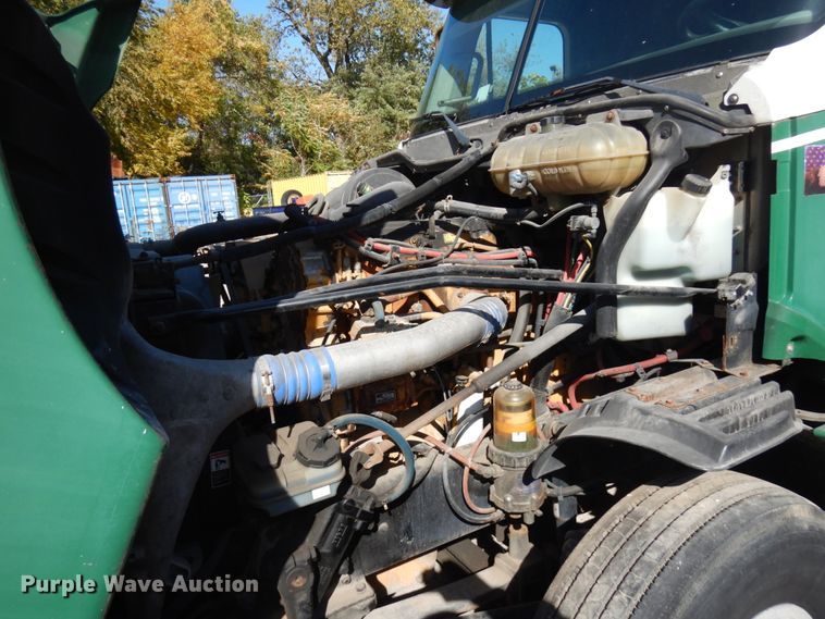 image for item HD9101 2007 Freightliner Columbia  semi truck