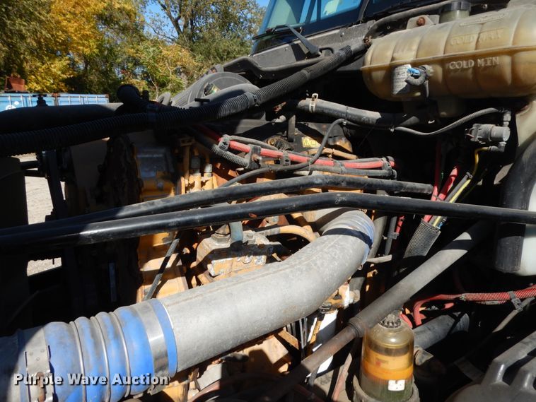 image for item HD9101 2007 Freightliner Columbia  semi truck