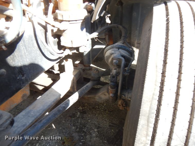 image for item HD9101 2007 Freightliner Columbia  semi truck