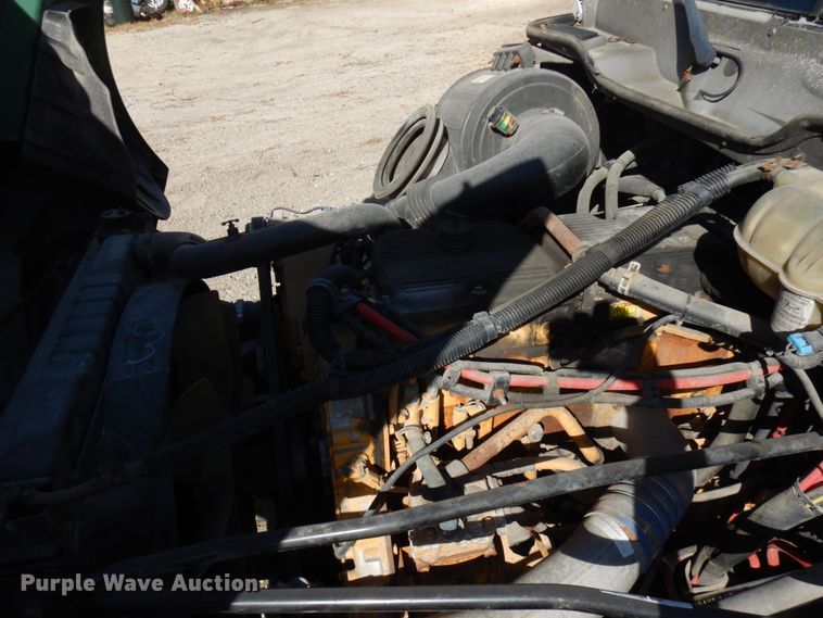 image for item HD9101 2007 Freightliner Columbia  semi truck