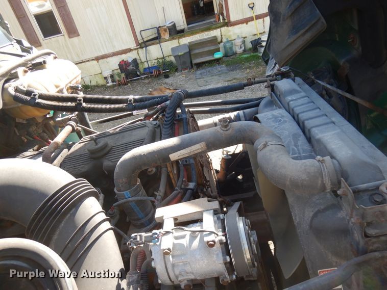 image for item HD9101 2007 Freightliner Columbia  semi truck