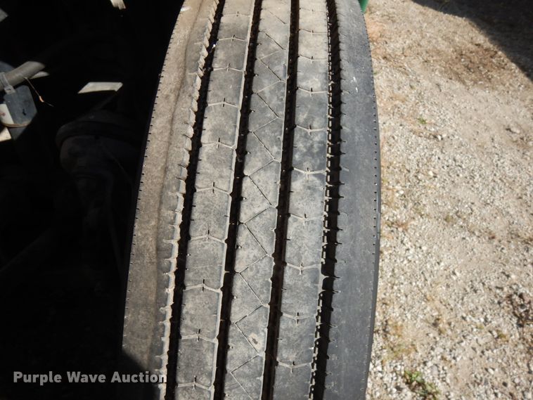 image for item HD9101 2007 Freightliner Columbia  semi truck