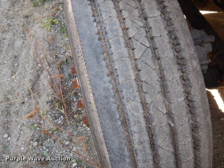 image for item HD9101 2007 Freightliner Columbia  semi truck