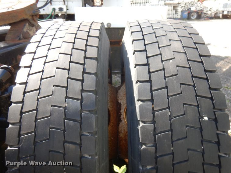 image for item HD9101 2007 Freightliner Columbia  semi truck