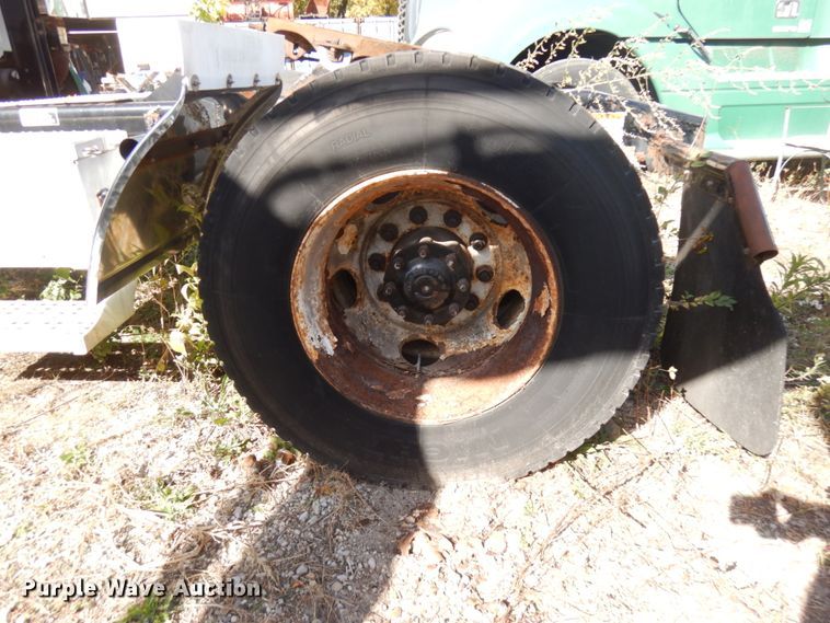 image for item HD9101 2007 Freightliner Columbia  semi truck