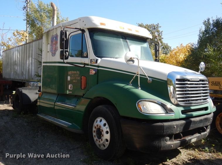 image for item HD9102 2007 Freightliner Columbia  semi truck