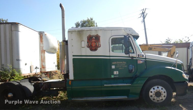 image for item HD9102 2007 Freightliner Columbia  semi truck