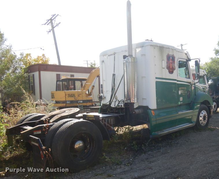 image for item HD9102 2007 Freightliner Columbia  semi truck