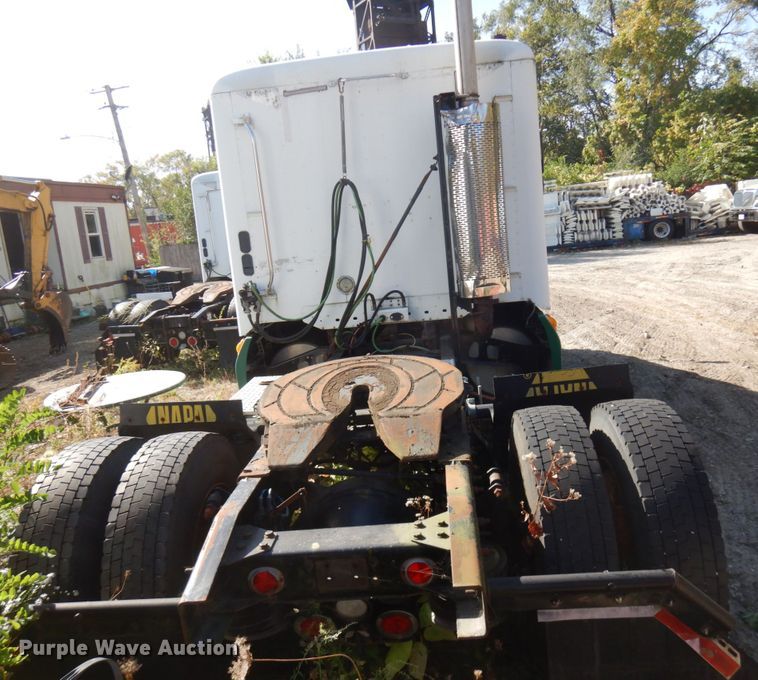 image for item HD9102 2007 Freightliner Columbia  semi truck