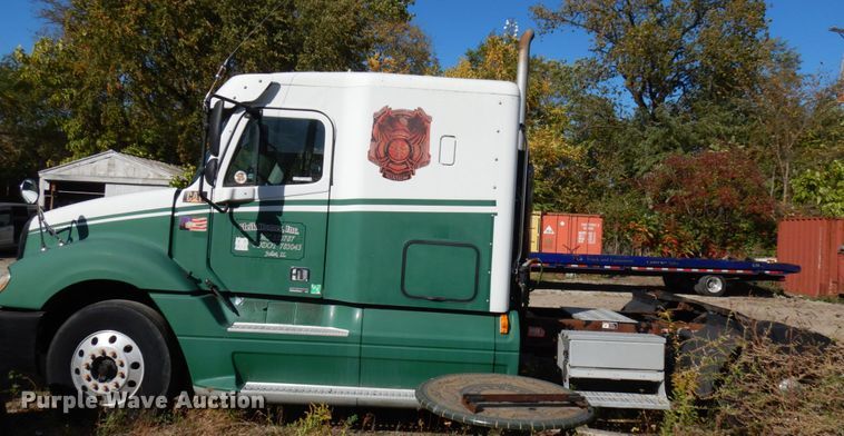 image for item HD9102 2007 Freightliner Columbia  semi truck