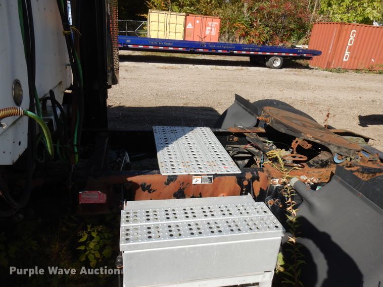 image for item HD9102 2007 Freightliner Columbia  semi truck