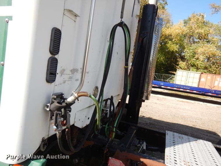 image for item HD9102 2007 Freightliner Columbia  semi truck