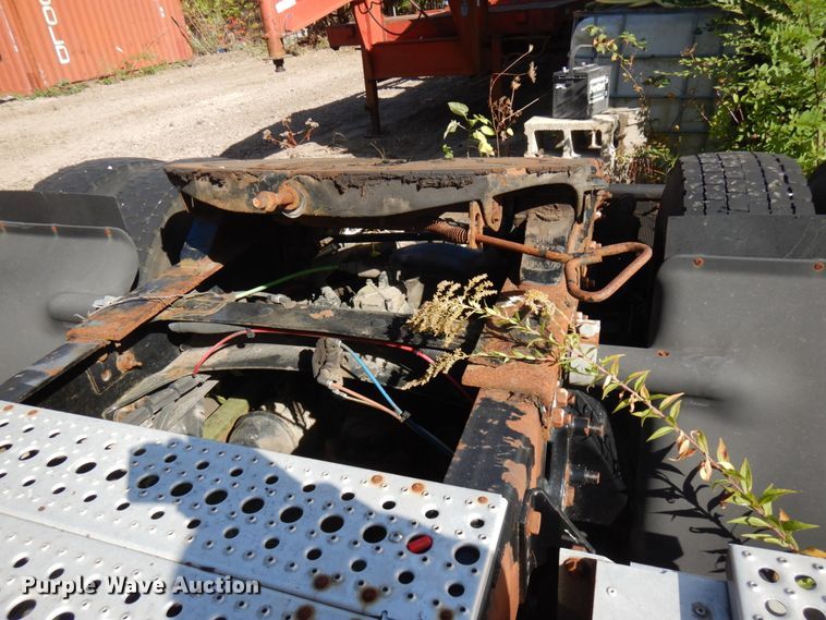 image for item HD9102 2007 Freightliner Columbia  semi truck