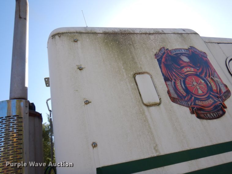 image for item HD9102 2007 Freightliner Columbia  semi truck