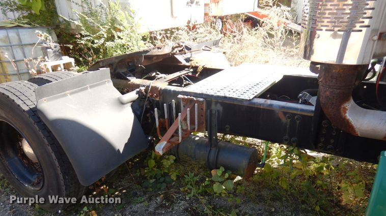 image for item HD9102 2007 Freightliner Columbia  semi truck