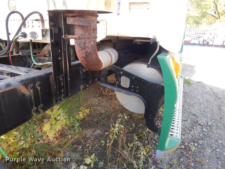 image for item HD9102 2007 Freightliner Columbia  semi truck