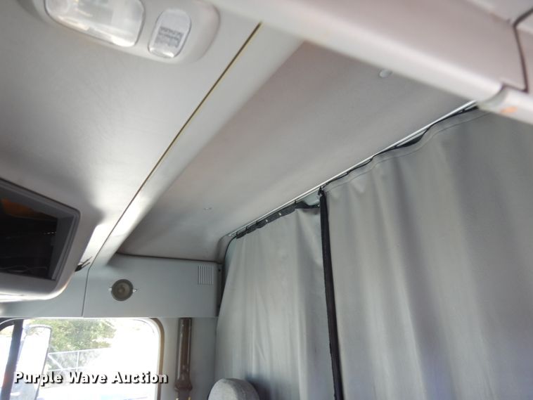 image for item HD9102 2007 Freightliner Columbia  semi truck